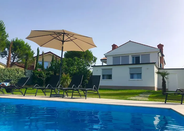 Apartmaji Meli Pu דירה *