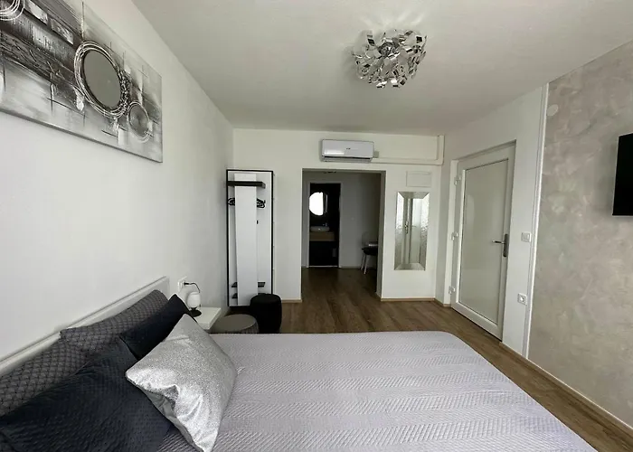 Apartmaji Meli Pu דירה